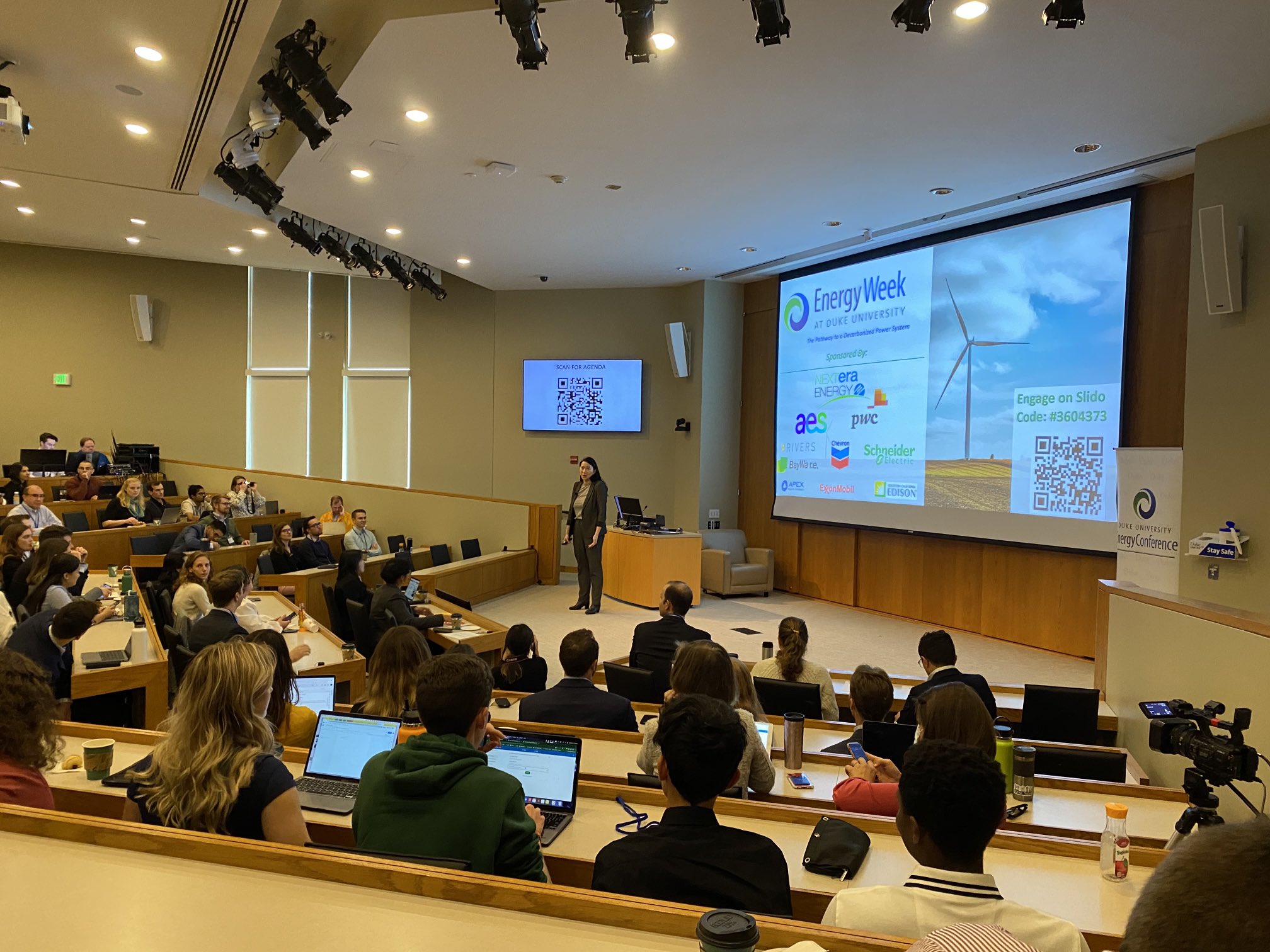 ଆଉ ସ୍ୱପ୍ନର ଚାକିରି ନୁହେଁ: ୭୫% ଆମେରିକୀୟ ସ୍ନାତକ ଗୁଗୁଲ୍, ମେଟା ଏବଂ ବିଗ୍ ଟେକ୍ ରେ ଚାକିରି ଆଶାରୁ ଦୂରେଇ ଯାଉଛନ୍ତି କାହିଁକି?