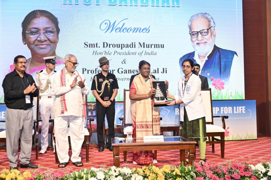 President Interacts With Atut Bandhan Family Members, Inspire Medicos to Serve Mankind