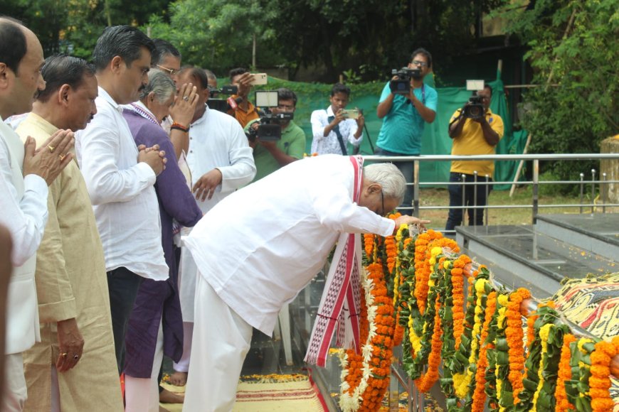 ଅଗଷ୍ଟକ୍ରାନ୍ତିରେ ଶହୀଦଙ୍କୁ ଶ୍ରଦ୍ଧାଞ୍ଜଳି ଦେଲେ  ରାଜ୍ୟପାଳ