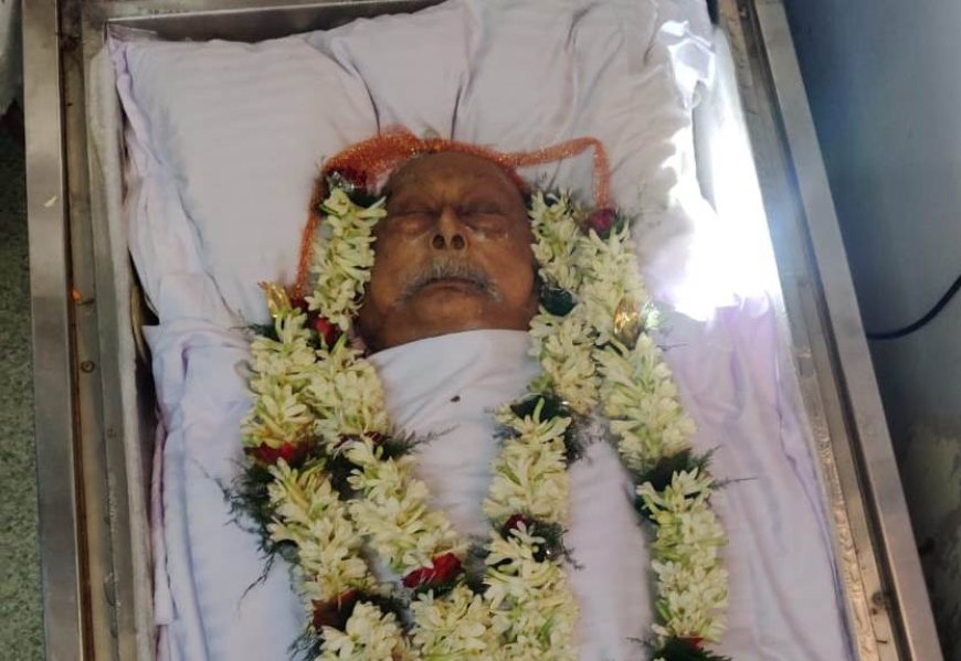 Jayanta Mahaptra’s Mortal Remains Consigned to Flames at Khannagar Cremation Ground