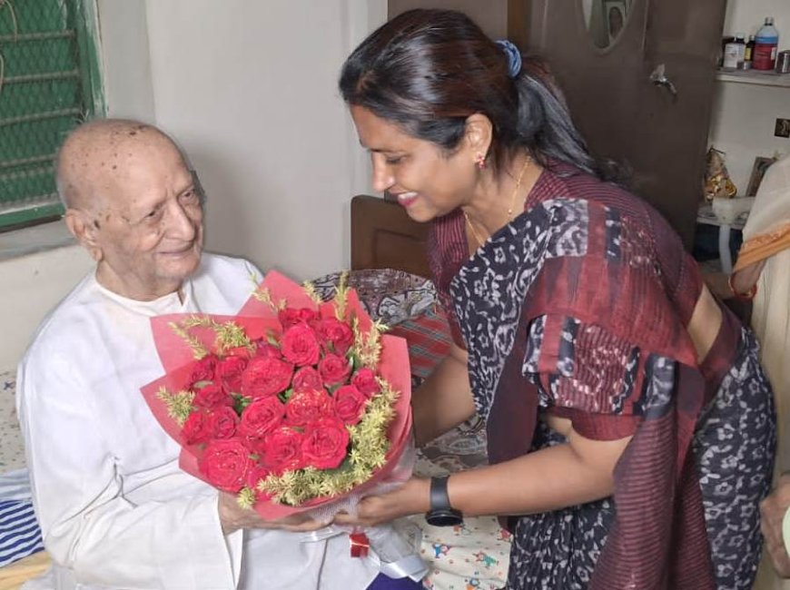 BMC Mayor Felicitates Centenarian & Eminent Headmaster on Teacher's Day