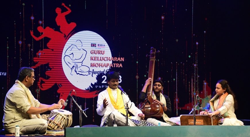 Classical Recital & Dance Dramas Mesmerize Audience at OMC-Guru Kelucharan Mohapatra Award Festival