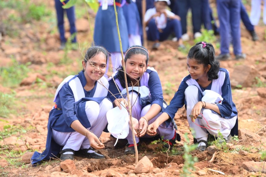 Project 'Sabuja Pahada' Kicks off Today to a Flying Start: Over 4,000 Saplings Planted at Bachhera Hill 