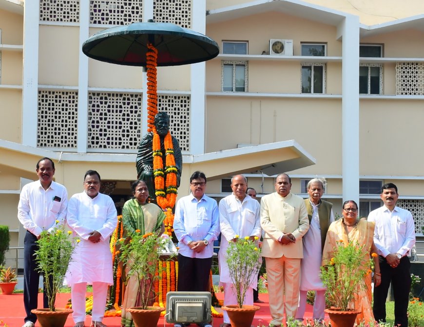 ବିଧାନସଭା ପରିସରରେ ଉତ୍କଳମଣି ପଣ୍ଡିତ ଗୋପବନ୍ଧୁ ଦାସଙ୍କ ୧୪୬ତମ ଜୟନ୍ତୀ ପାଳିତ