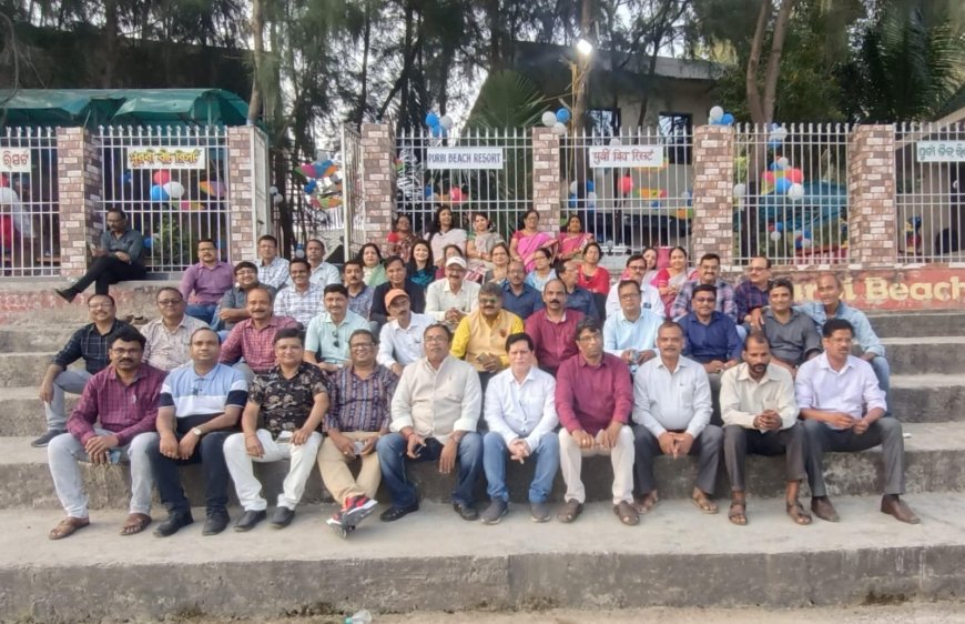 MPC College 1985-90 Science Students Celebrate GGT-23 at Chandipur-on-sea